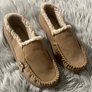 Minnetonka Cozy Tan Suede Moccasin Slippers